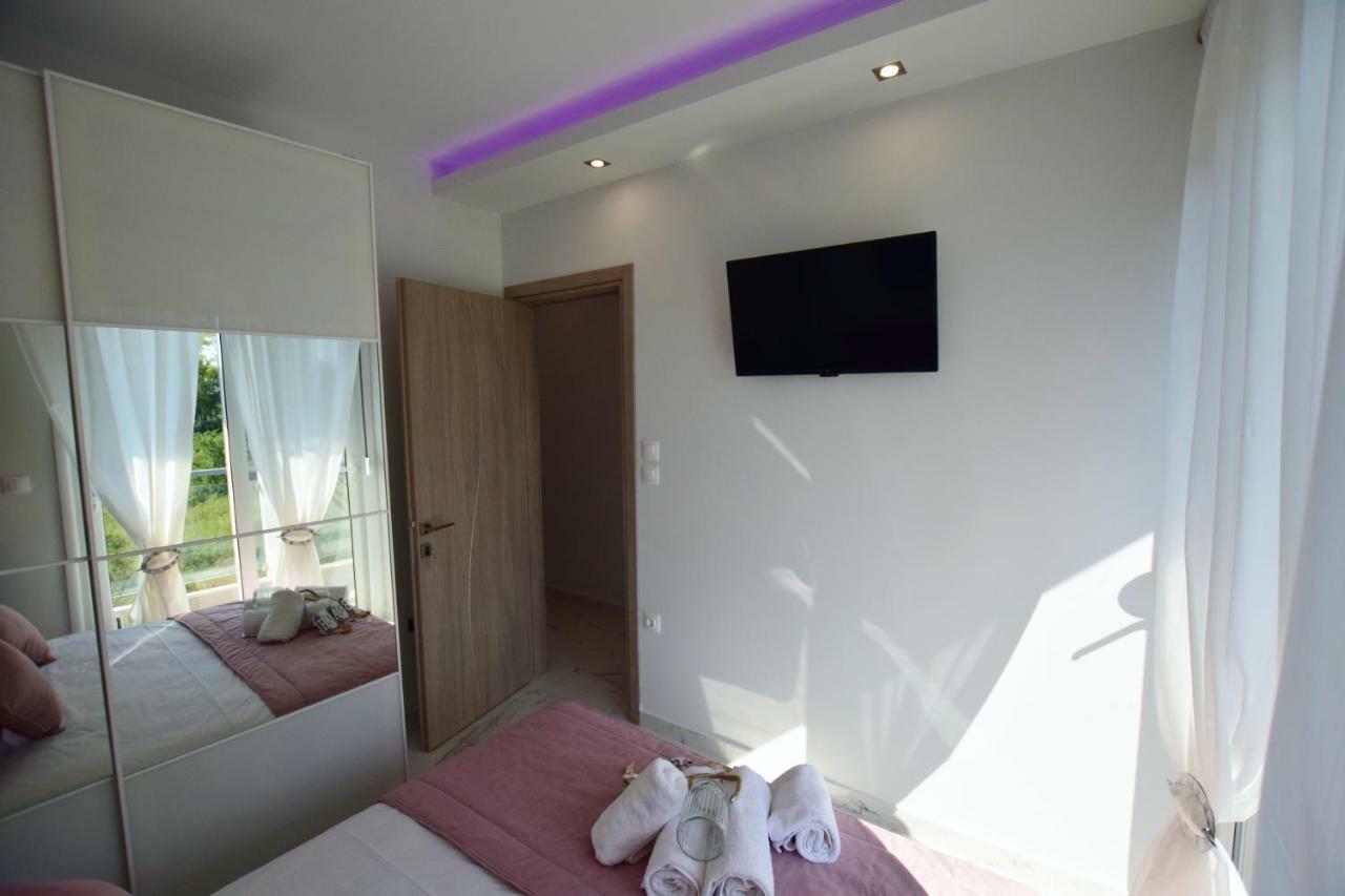 V Luxury Suites Toroni 3 Exterior photo