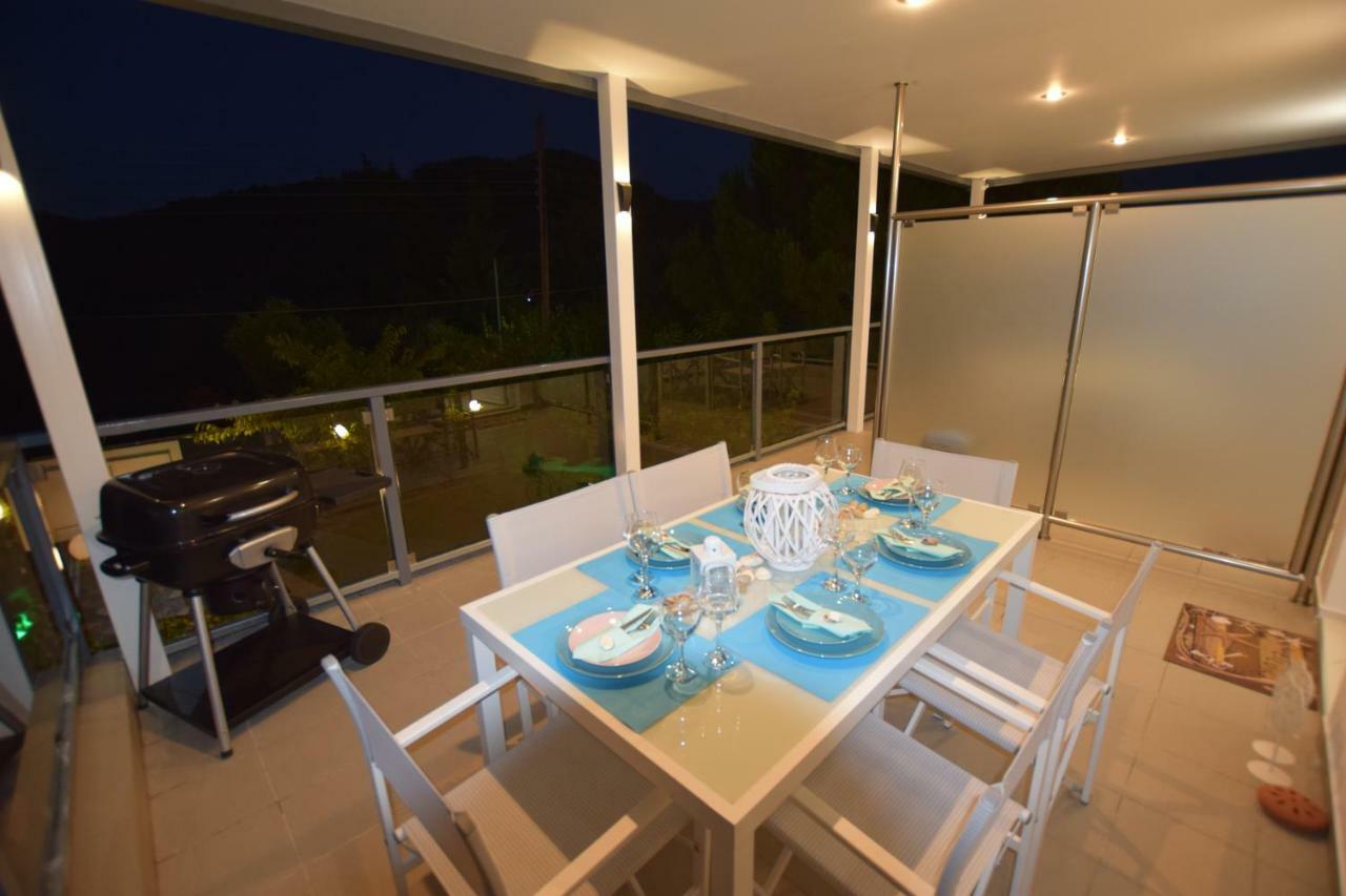 V Luxury Suites Toroni 3 Exterior photo