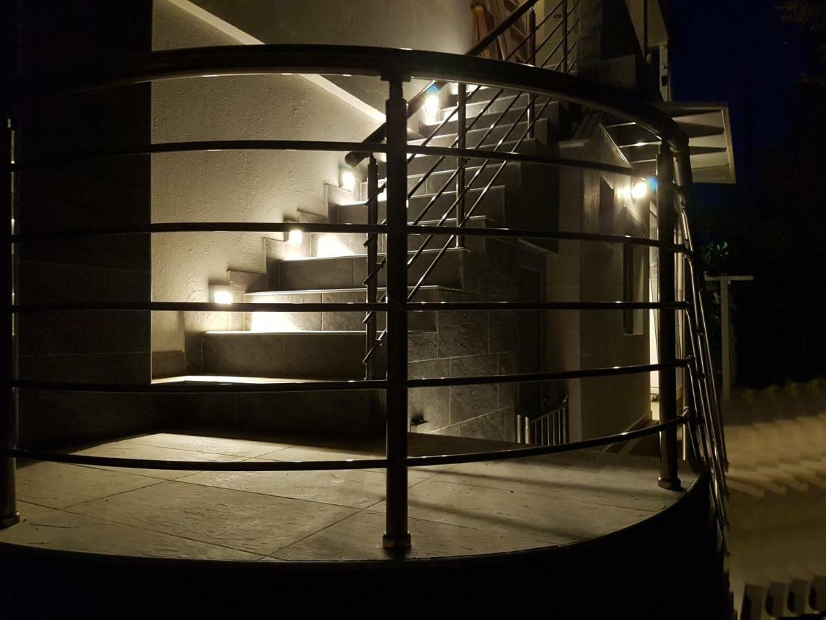 V Luxury Suites Toroni 3 Exterior photo